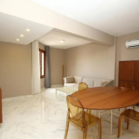 Vega Aparts 아파트호텔 3*